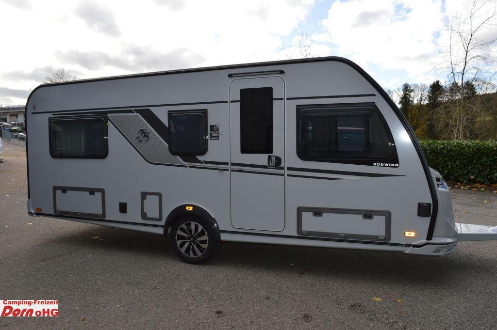 Knaus Südwind 540 UE Black Selection Elektrische Fußbo - Прицеп дача: фото 1 Knaus Südwind 540 UE Black Selection Elektrische Fußbo - Прицеп дача: фото 1