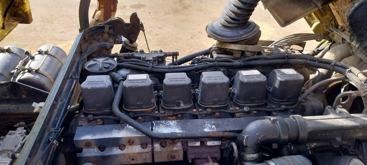 Самосвал MAN 26.403: фото 12