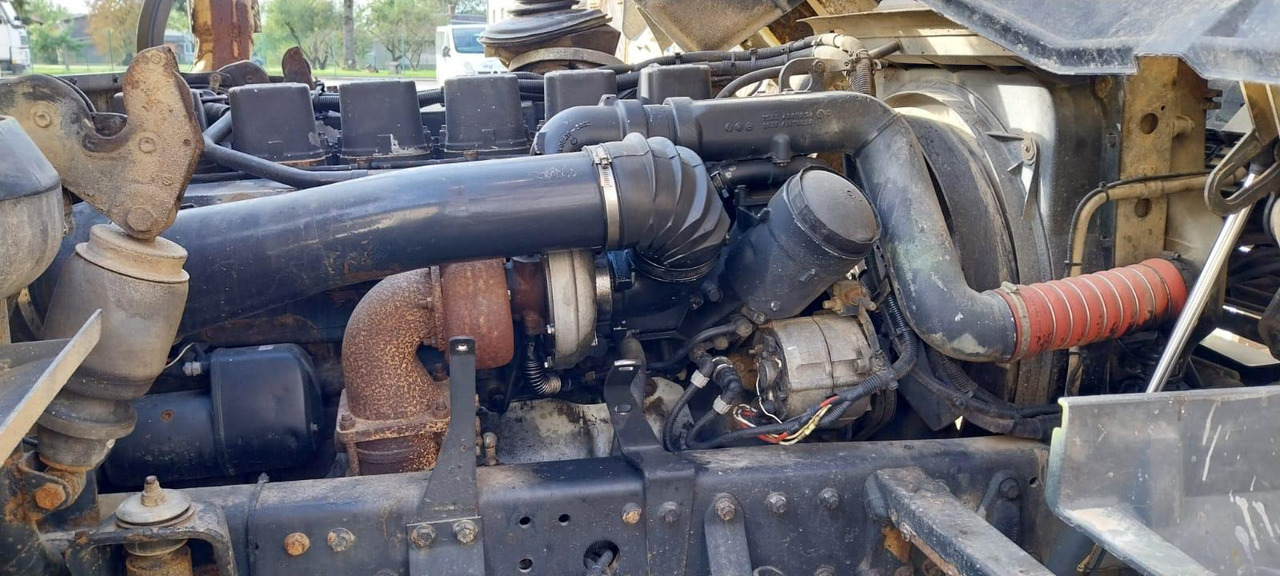 Самосвал MAN 26.403: фото 14