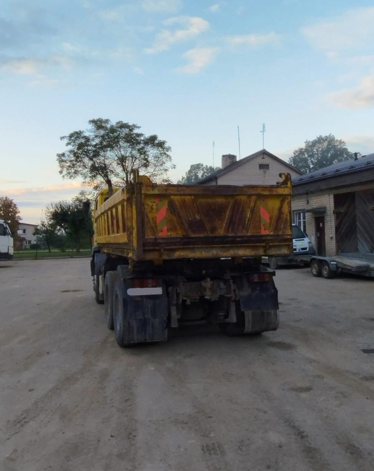 Самосвал MAN 26.403: фото 8