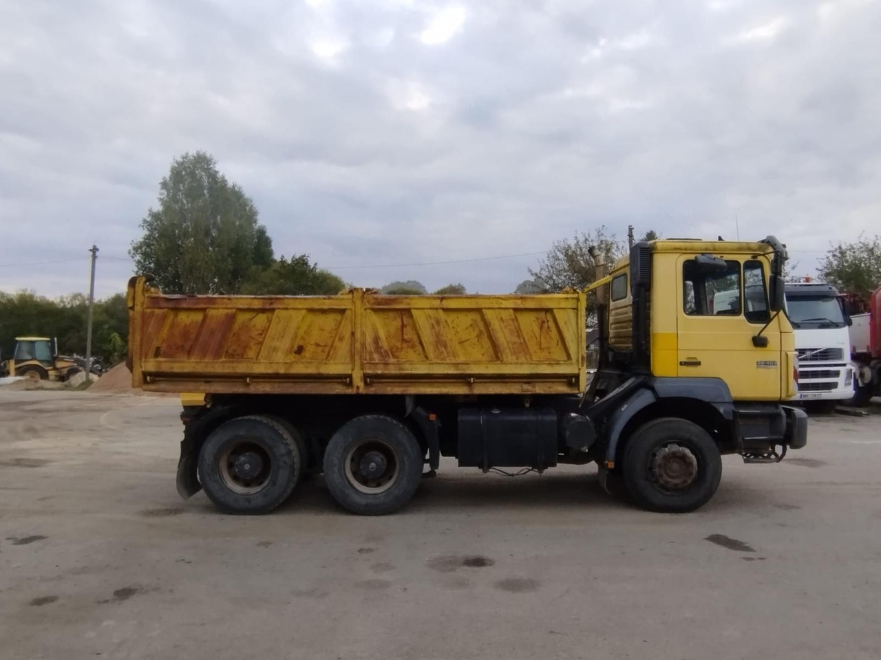 Самосвал MAN 26.403: фото 10