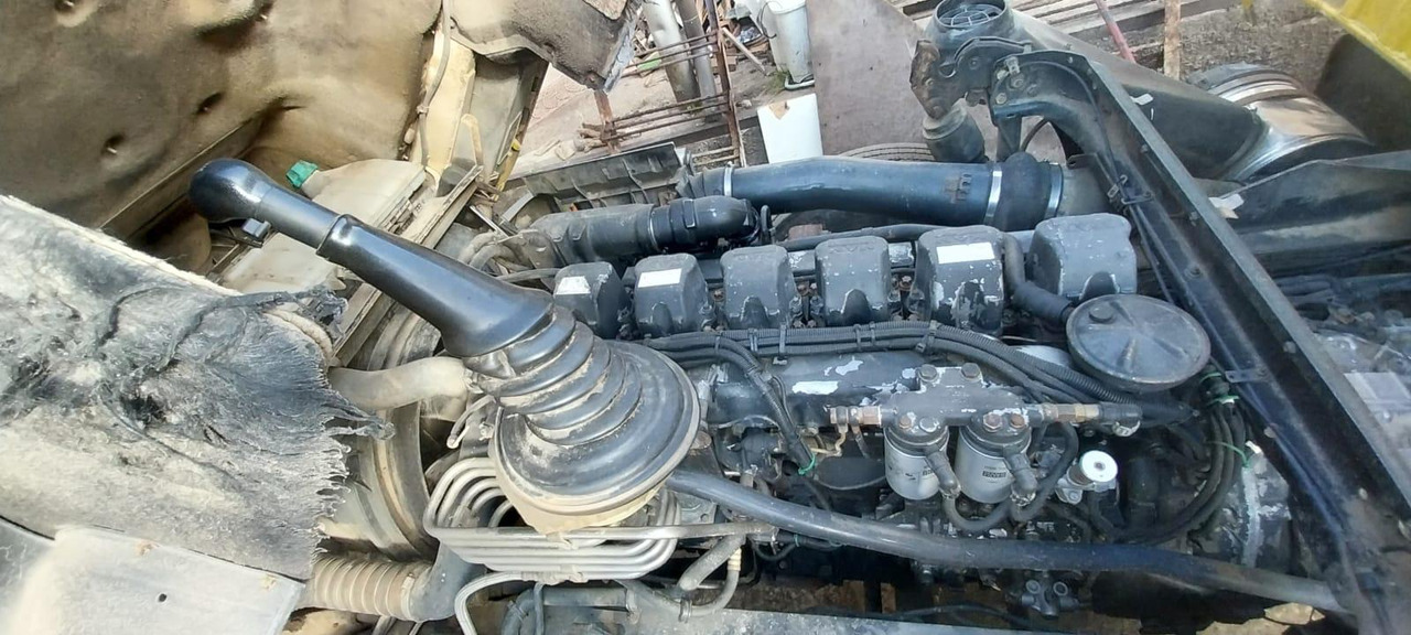 Самосвал MAN 26.403: фото 13