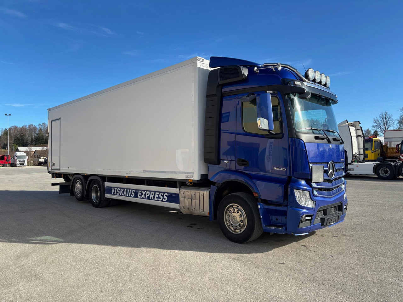 MERCEDES-BENZ ACTROS 2540 - Грузовик с закрытым кузовом: фото 1 MERCEDES-BENZ ACTROS 2540 - Грузовик с закрытым кузовом: фото 1