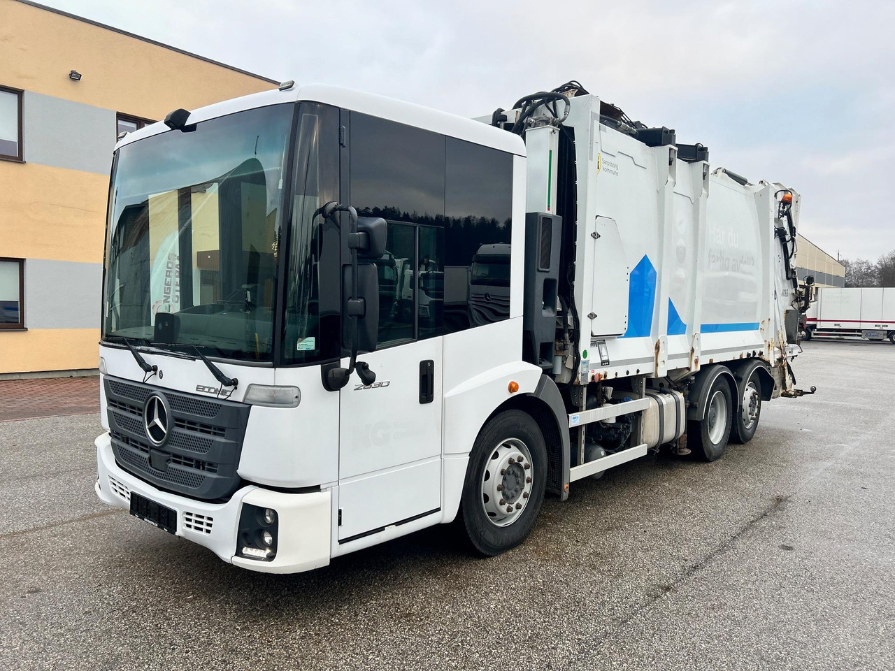 MERCEDES-BENZ ECONIC 2630 - Мусоровоз: фото 4 MERCEDES-BENZ ECONIC 2630 - Мусоровоз: фото 4