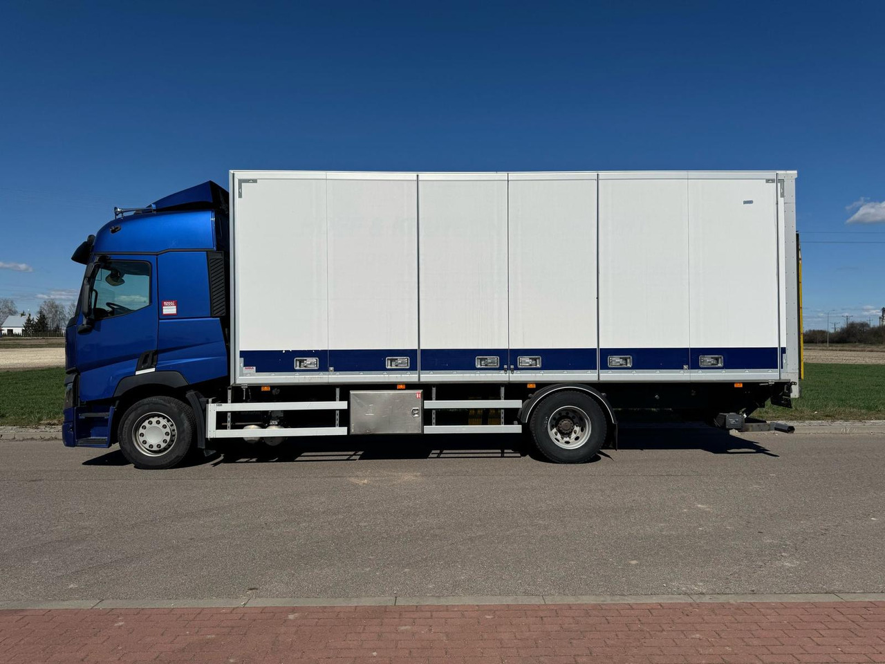 RENAULT T380 - Грузовик с закрытым кузовом: фото 3 RENAULT T380 - Грузовик с закрытым кузовом: фото 3