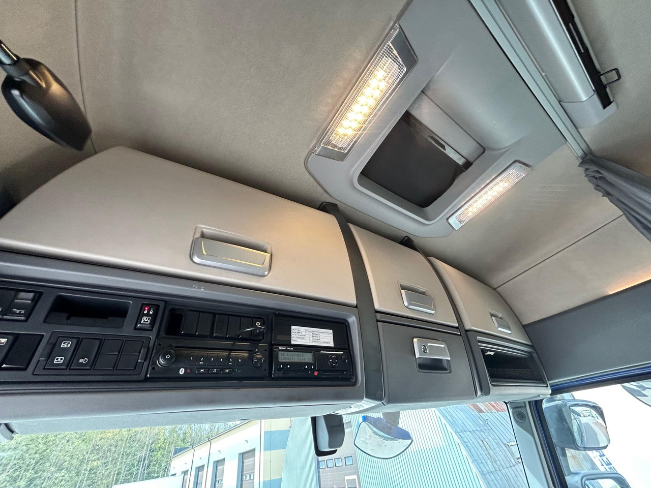 Грузовик с закрытым кузовом RENAULT T520: фото 19