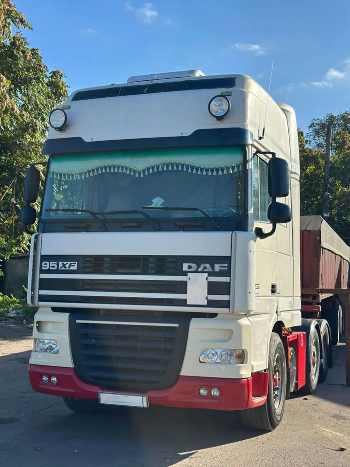 DAF XF 95.430 - Тягач: фото 1 DAF XF 95.430 - Тягач: фото 1
