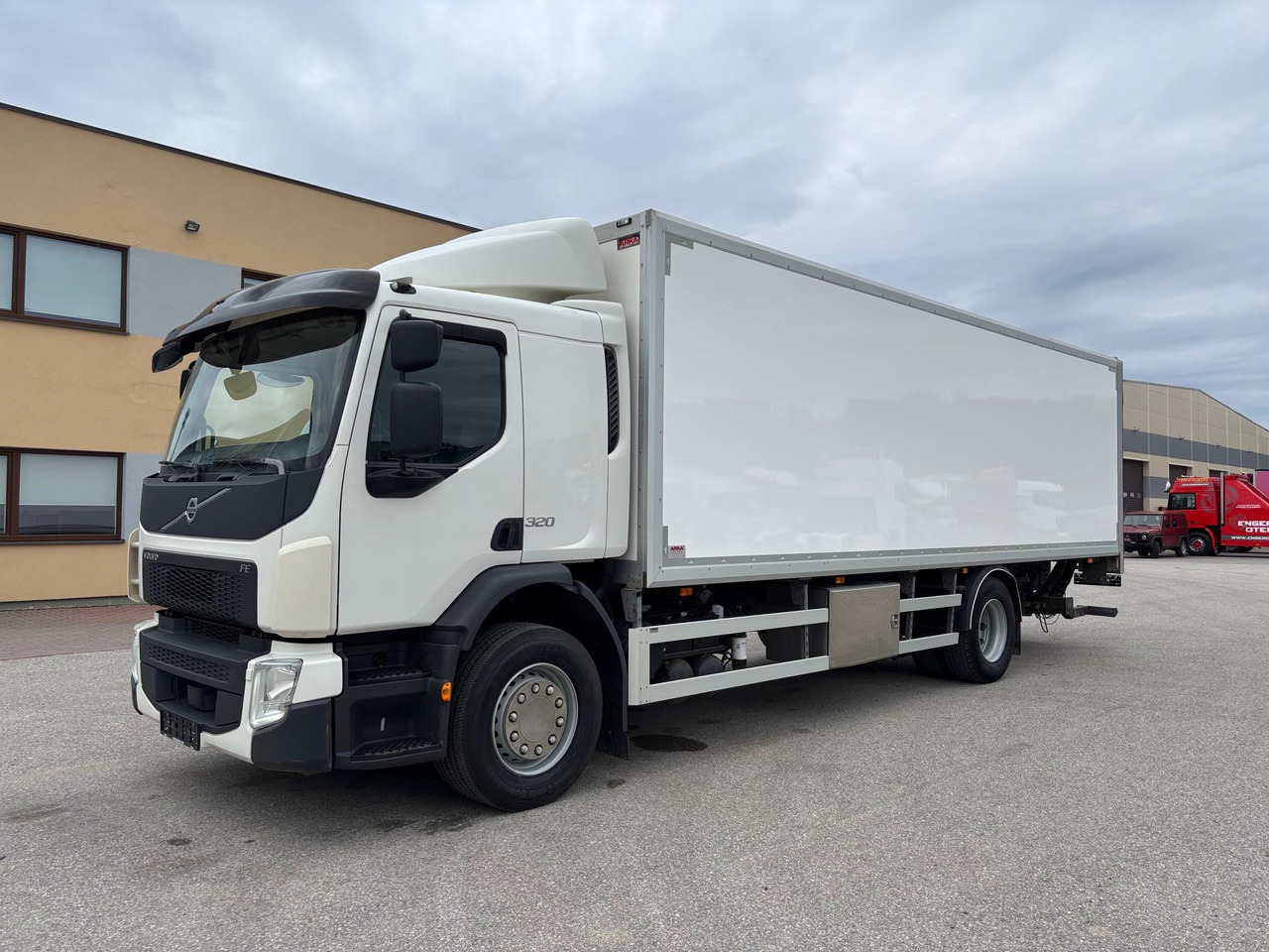 VOLVO FE320 - Грузовик с закрытым кузовом: фото 3 VOLVO FE320 - Грузовик с закрытым кузовом: фото 3