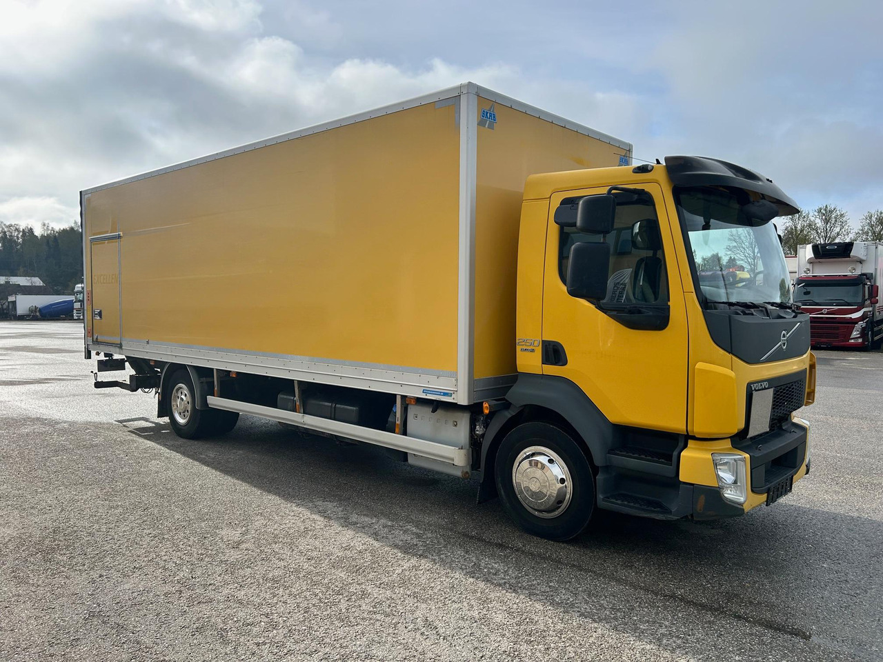 VOLVO FL250 - Грузовик с закрытым кузовом: фото 1 VOLVO FL250 - Грузовик с закрытым кузовом: фото 1