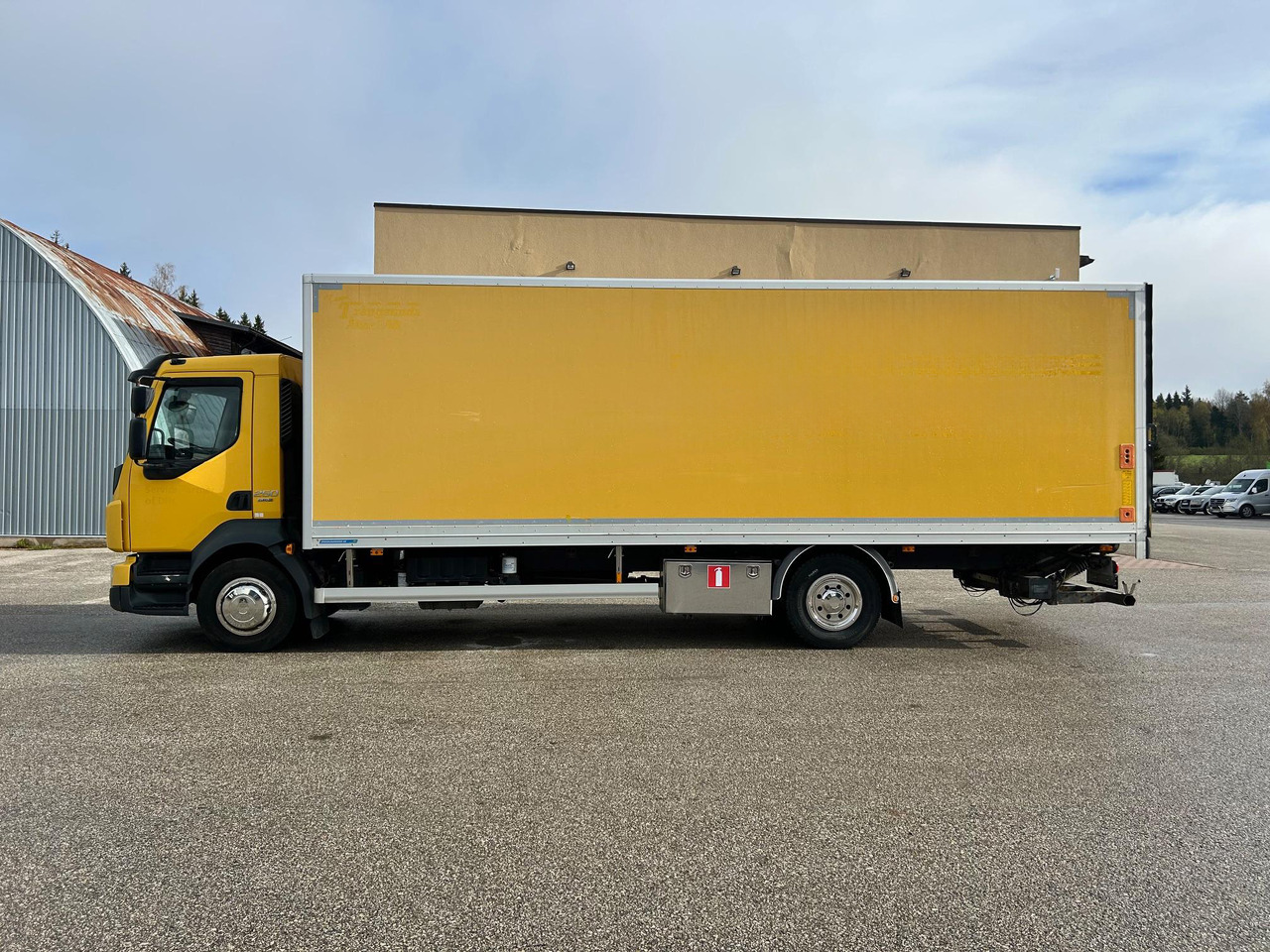 VOLVO FL250 - Грузовик с закрытым кузовом: фото 2 VOLVO FL250 - Грузовик с закрытым кузовом: фото 2