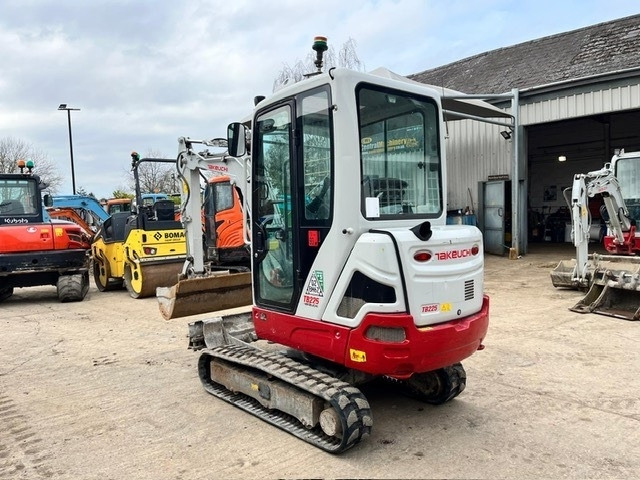 Takeuchi TB 225 - Мини-экскаватор: фото 4 Takeuchi TB 225 - Мини-экскаватор: фото 4