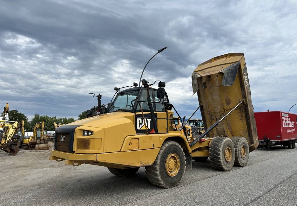 CAT 730 C Auto lubrication + Klima CE + EPA - Сочленённый самосвал: фото 2 CAT 730 C Auto lubrication + Klima CE + EPA - Сочленённый самосвал: фото 2