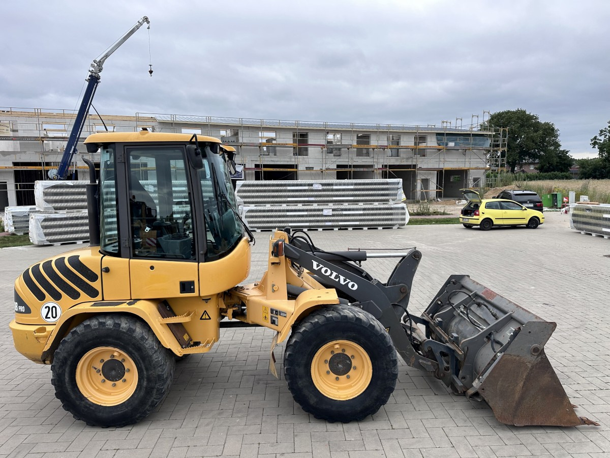 VOLVO L 30 B PRO 3er Kreis Klappschaufel+Palettengabel - Колёсный погрузчик: фото 2 VOLVO L 30 B PRO 3er Kreis Klappschaufel+Palettengabel - Колёсный погрузчик: фото 2