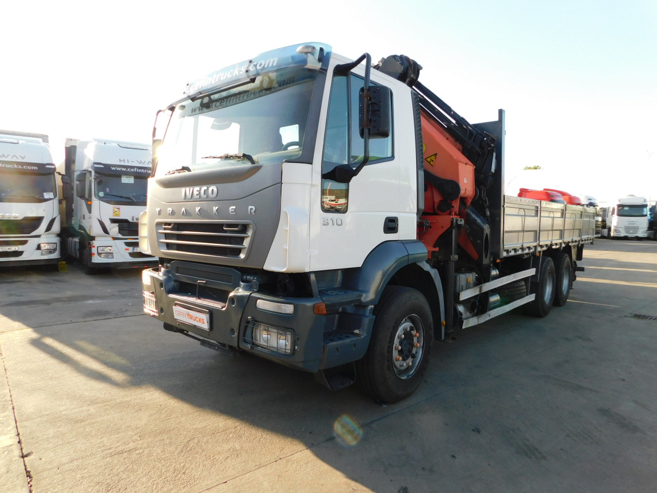 Iveco Magirus trakker - Грузовик бортовой/ Платформа, Автоманипулятор: фото 1 Iveco Magirus trakker - Грузовик бортовой/ Платформа, Автоманипулятор: фото 1