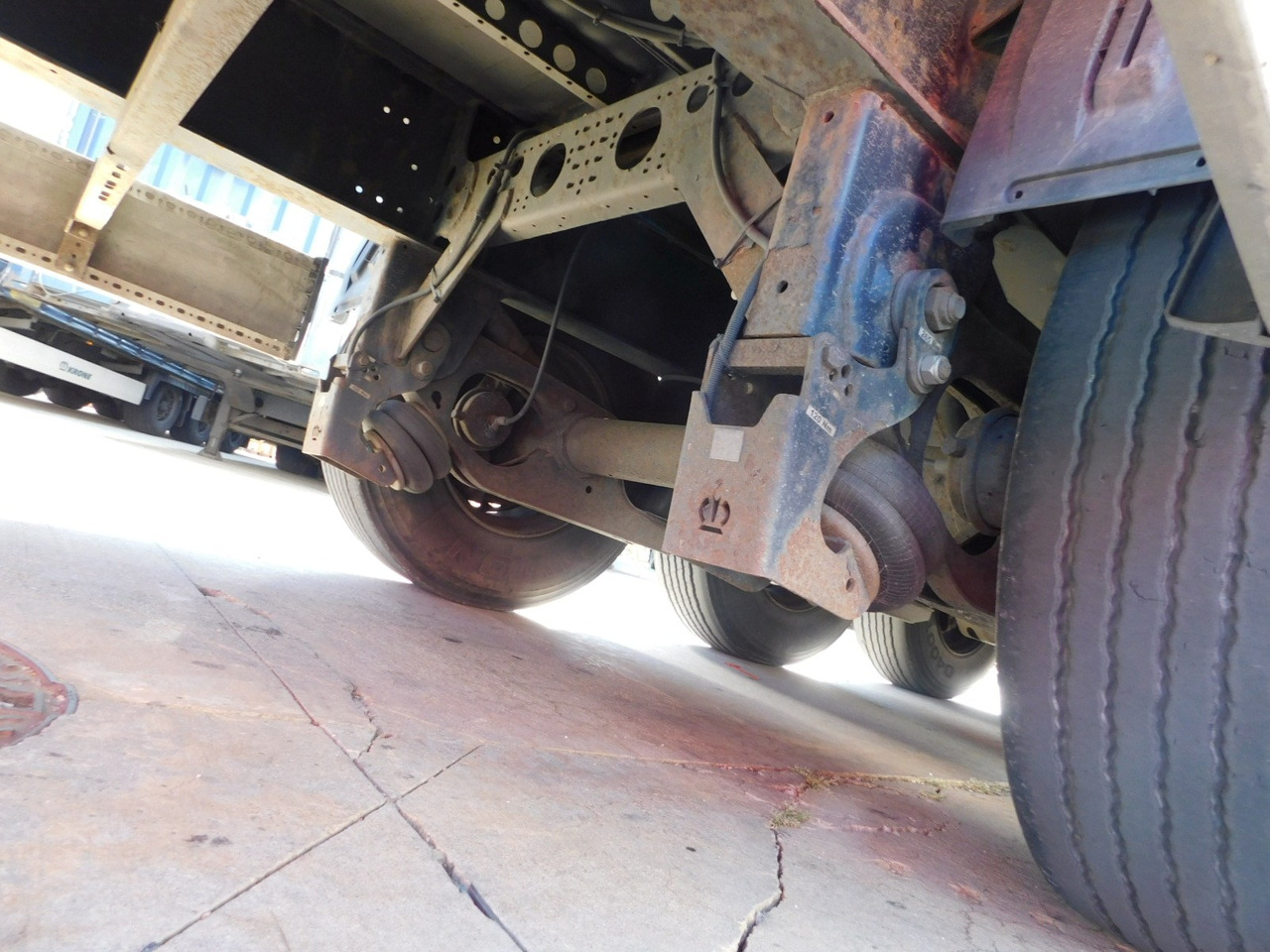 Krone Sd da06clnf - Тентованный полуприцеп: фото 5 Krone Sd da06clnf - Тентованный полуприцеп: фото 5