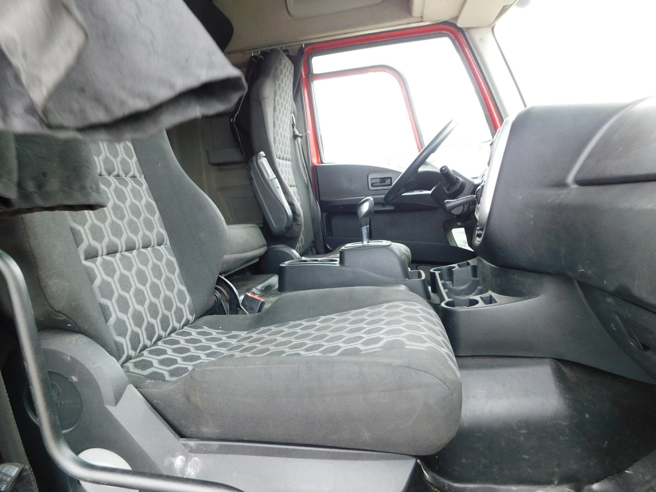 Ford 1848t 4x2 scab e6 12tx2620 - Тягач: фото 5 Ford 1848t 4x2 scab e6 12tx2620 - Тягач: фото 5