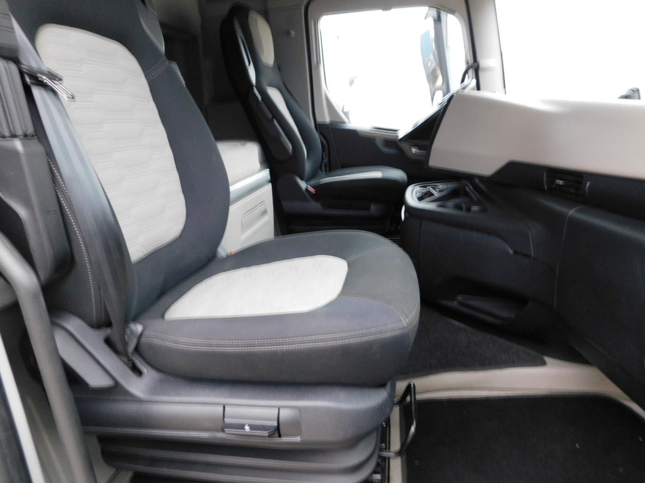 Ford F max ll 4x2 scab e6 12tx2620 - Тягач: фото 5 Ford F max ll 4x2 scab e6 12tx2620 - Тягач: фото 5