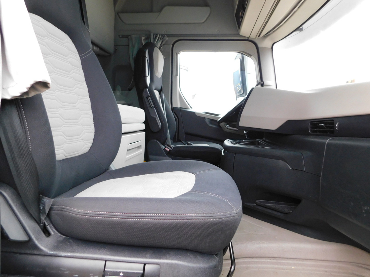 Ford F max ll 4x2 scab e6 12tx2620 - Тягач: фото 5 Ford F max ll 4x2 scab e6 12tx2620 - Тягач: фото 5