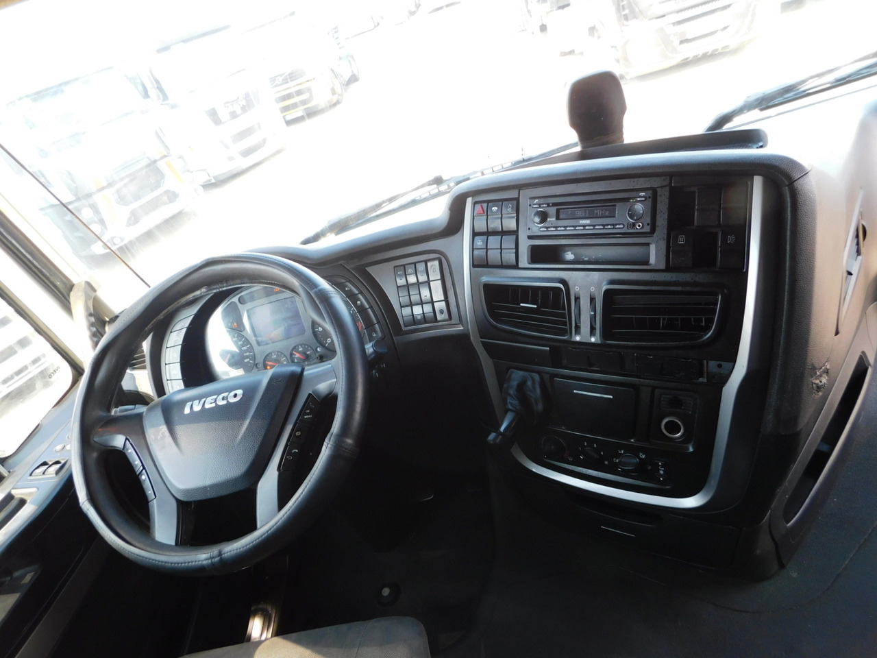 Фото интерьера 1: Тягач Iveco As440tp
