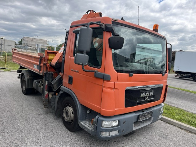 MAN TGL 12.220 4x2 BB Kipper Kran Euro5 AHK - Самосвал, Автоманипулятор: фото 1 MAN TGL 12.220 4x2 BB Kipper Kran Euro5 AHK - Самосвал, Автоманипулятор: фото 1