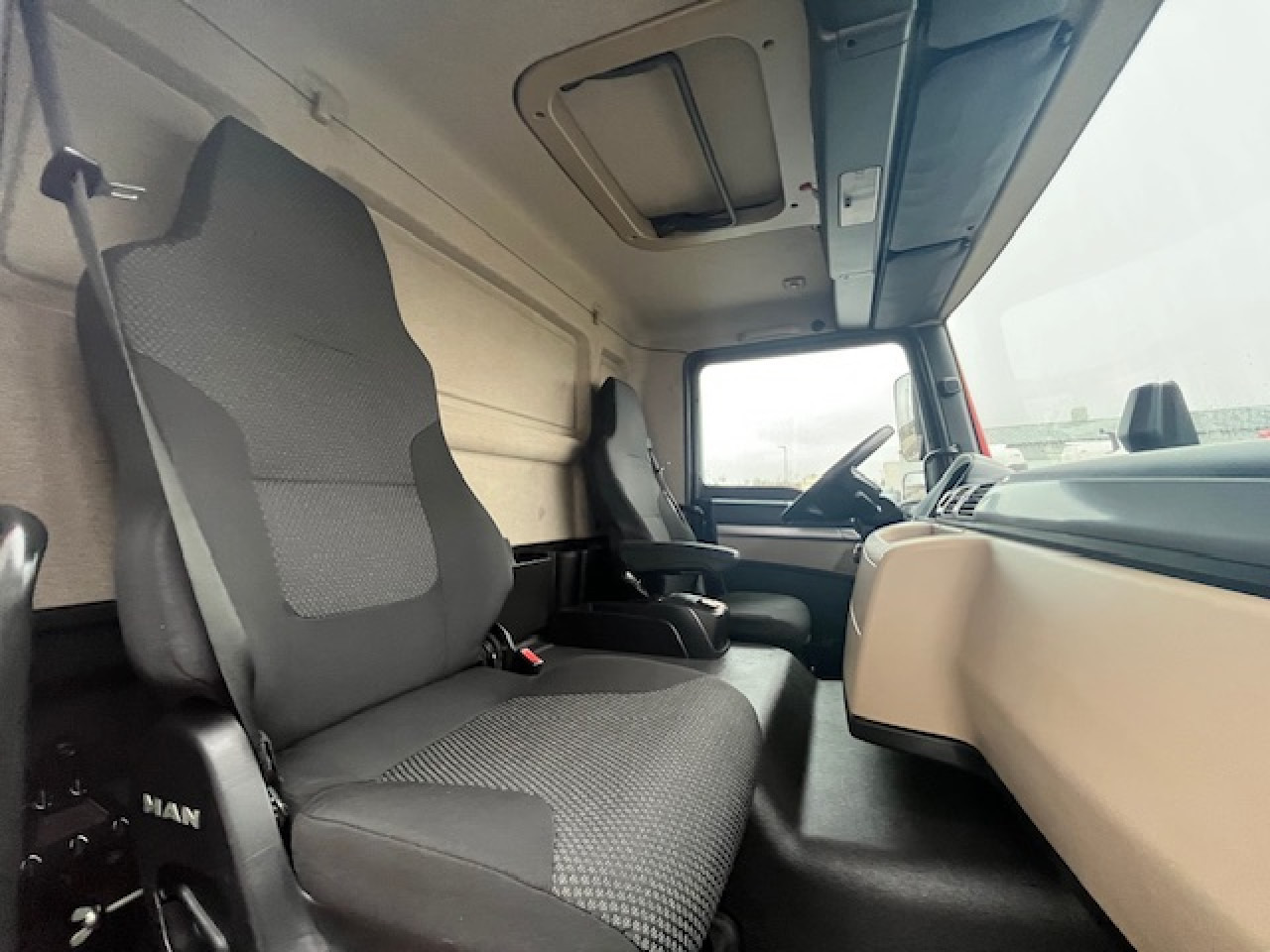 MAN TGM 18.320 4x2 BL Euro6 Klima Luftfeder - Тентованный грузовик: фото 2 MAN TGM 18.320 4x2 BL Euro6 Klima Luftfeder - Тентованный грузовик: фото 2