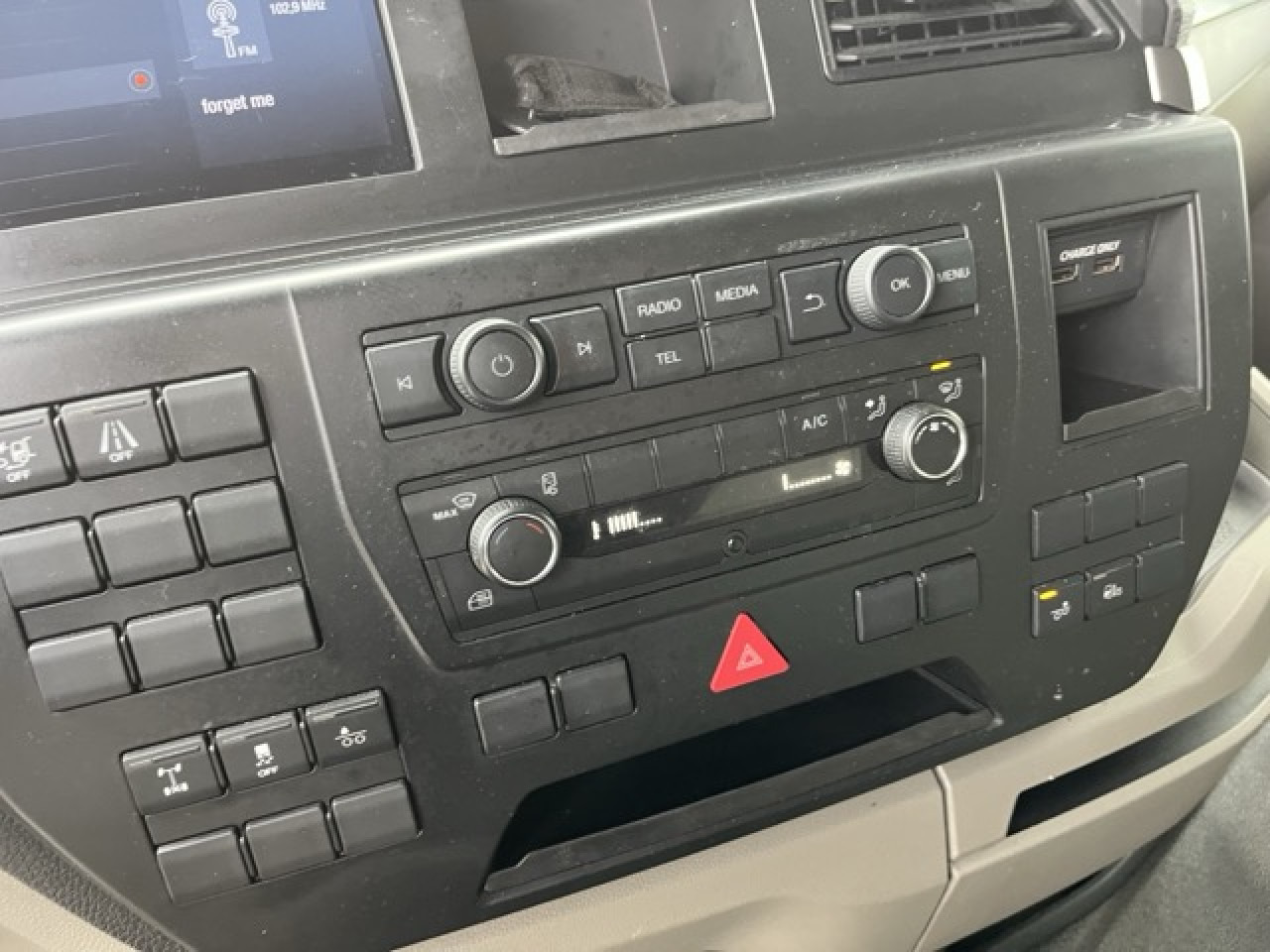 MAN TGS 26.360 6x2-4 LL Euro6 Klima AHK Luftfeder - Грузовик-шасси: фото 4 MAN TGS 26.360 6x2-4 LL Euro6 Klima AHK Luftfeder - Грузовик-шасси: фото 4