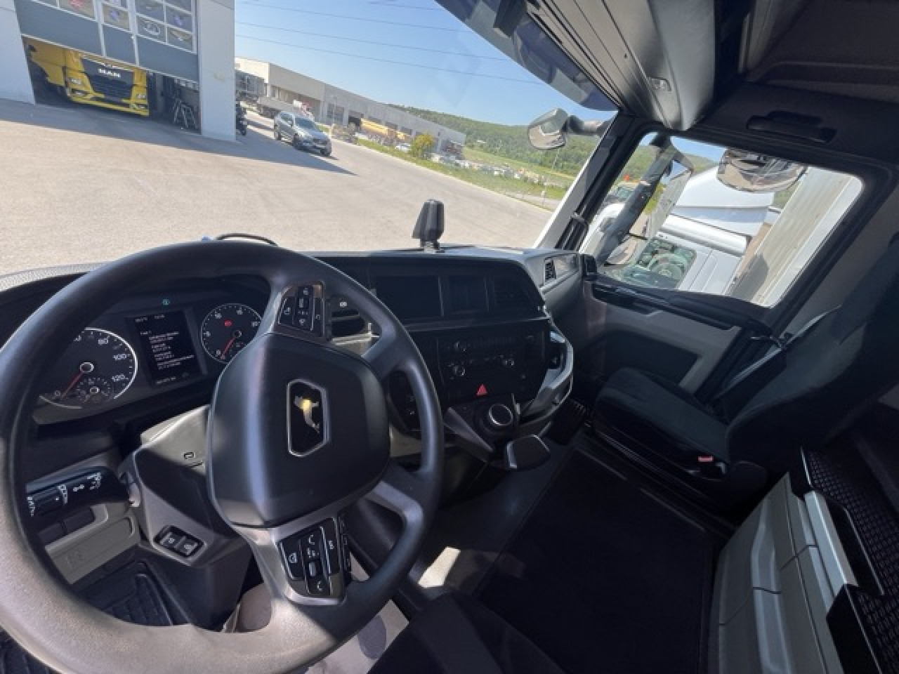 MAN TGX 18.510 4x2 LL SA Hubsattel adj. fifth wheel ZV - Тягач: фото 4 MAN TGX 18.510 4x2 LL SA Hubsattel adj. fifth wheel ZV - Тягач: фото 4