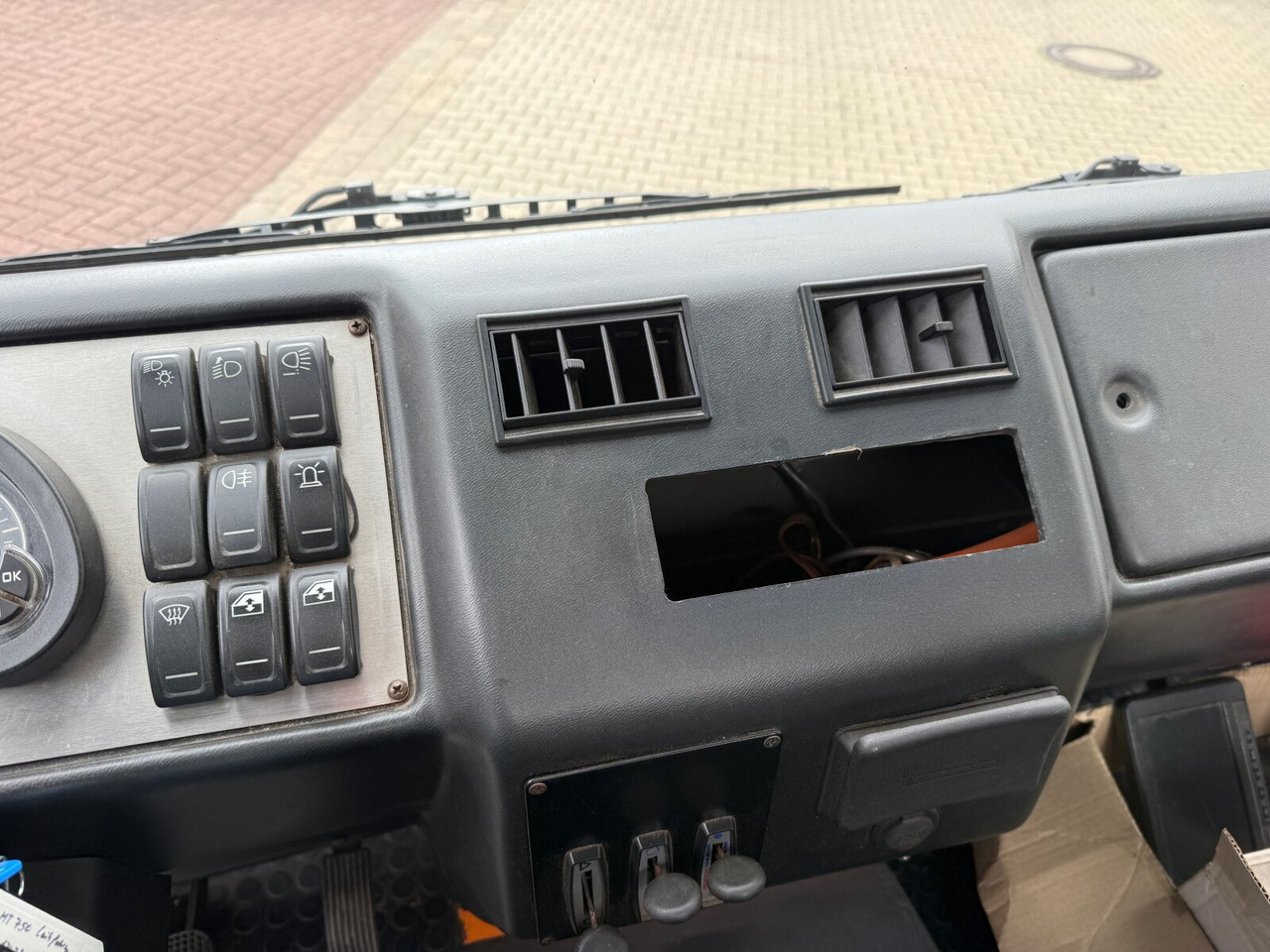 Крюковой мультилифт AEBI Schmidt MT750 4x4 AEBI Schmidt MT750 4x4, City-Abroller, Winterdienstausstattung, 2x AHK: фото 6