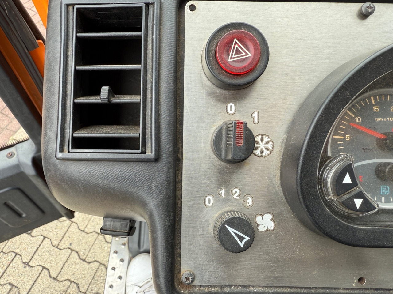 Крюковой мультилифт AEBI Schmidt MT750 4x4 AEBI Schmidt MT750 4x4, City-Abroller, Winterdienstausstattung, 2x AHK: фото 7