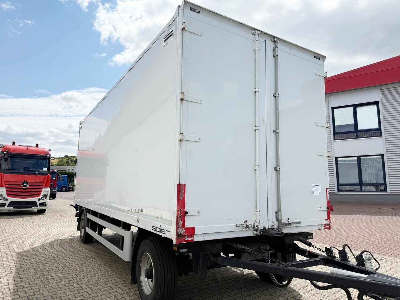AGL 260 AGL 260 mit LBW MBB - Прицеп-фургон: фото 4 AGL 260 AGL 260 mit LBW MBB - Прицеп-фургон: фото 4