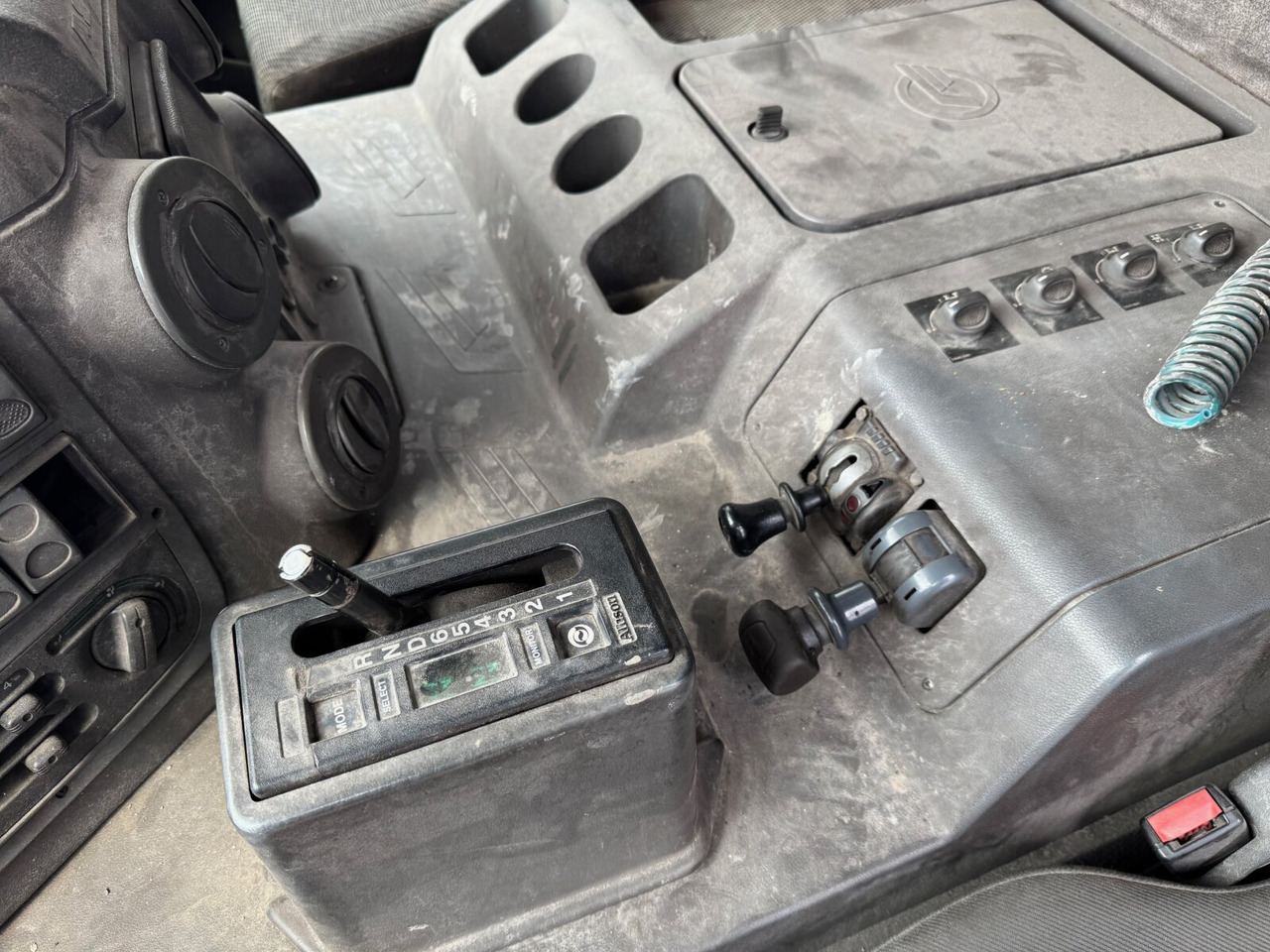 ASTRA HHD8 86.48-80 8x6 ASTRA HHD8 86.48-80 8x6 Mulde ca. 24m³ - Внедорожный самосвал: фото 5 ASTRA HHD8 86.48-80 8x6 ASTRA HHD8 86.48-80 8x6 Mulde ca. 24m³ - Внедорожный самосвал: фото 5