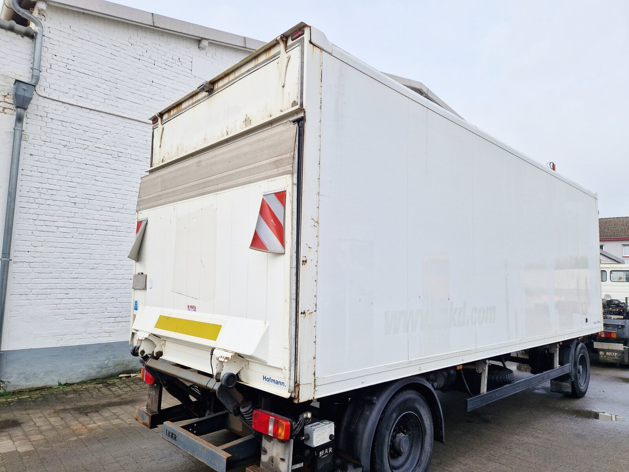 Andere Kleiderkofferanhänger Hofmann, Kleiderkofferanhänger, durchladbar, LBW BÄR, 42 cbm - Прицеп-фургон: фото 4 Andere Kleiderkofferanhänger Hofmann, Kleiderkofferanhänger, durchladbar, LBW BÄR, 42 cbm - Прицеп-фургон: фото 4