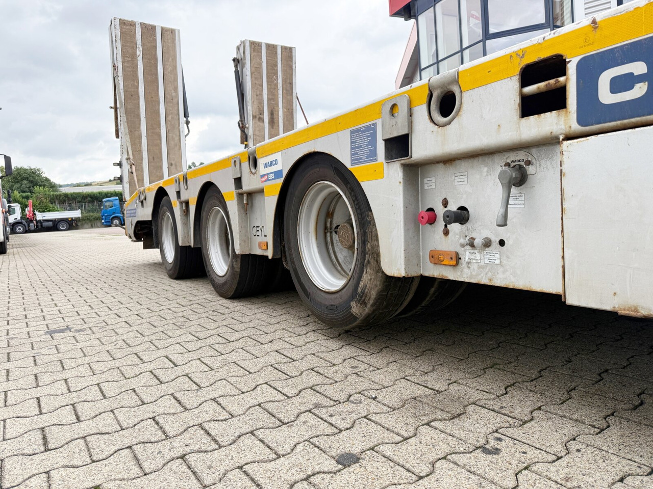 CYL 3 CYL 3, mit Lift-/Lenkachse, faltbare Rampen - Низкорамный полуприцеп: фото 2 CYL 3 CYL 3, mit Lift-/Lenkachse, faltbare Rampen - Низкорамный полуприцеп: фото 2