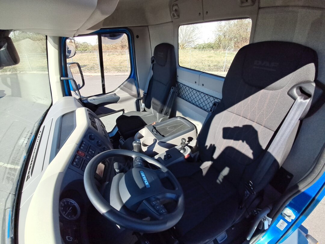 Новый Крюковой мультилифт DAF LF 290 FA 4x2 LF 290 FA 4x2, Nebenantrieb, Navi, Abrollanlage HYVA T12-45: фото 9