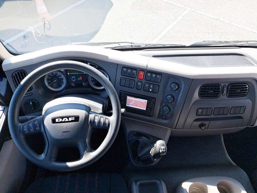 Фото интерьера 1: Новый Крюковой мультилифт DAF LF 290 FA 4x2 LF 290 FA 4x2, Nebenantrieb, Navi, Abrollanlage HYVA T12-45