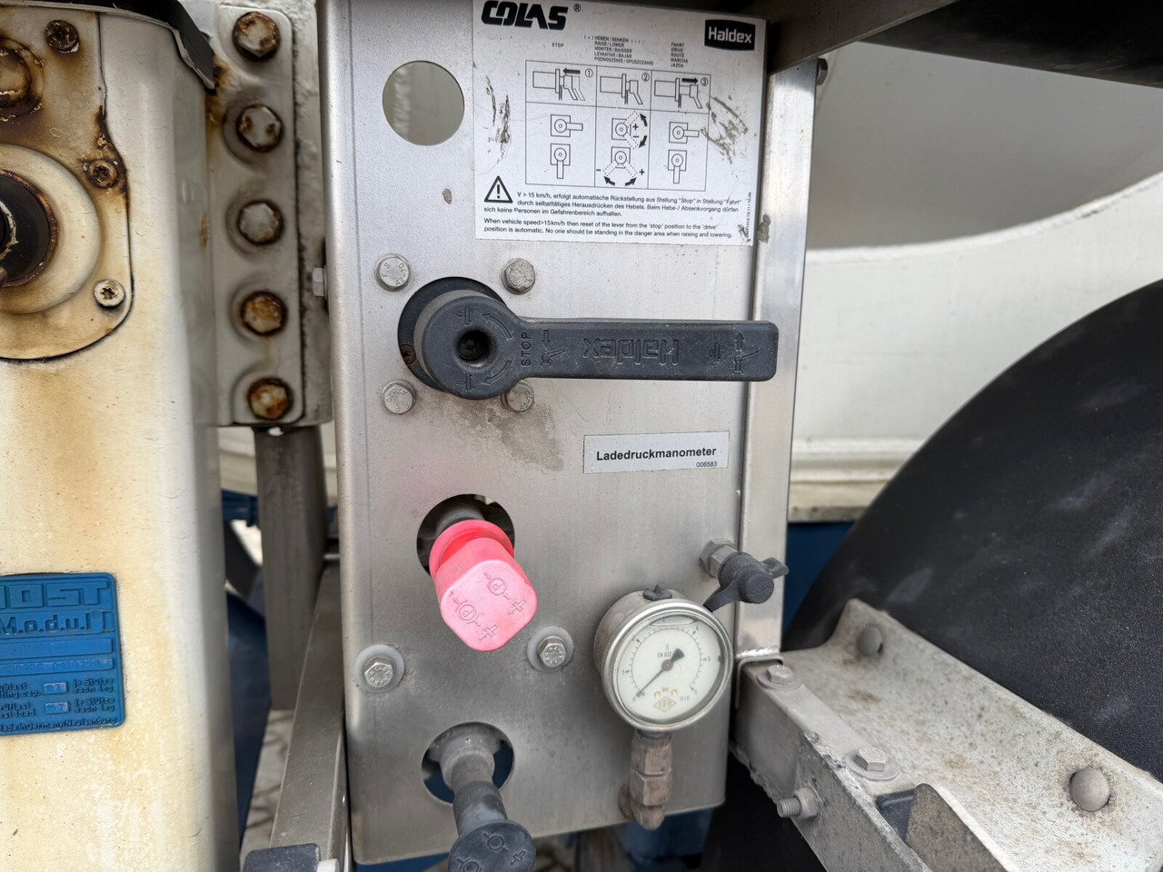 Feldbinder EUT 38.3-3 EUT 38.3-3, Liftachse, 3 Kammern, ca. 38.000l - Полуприцеп цистерна для сыпучих грузов: фото 4 Feldbinder EUT 38.3-3 EUT 38.3-3, Liftachse, 3 Kammern, ca. 38.000l - Полуприцеп цистерна для сыпучих грузов: фото 4