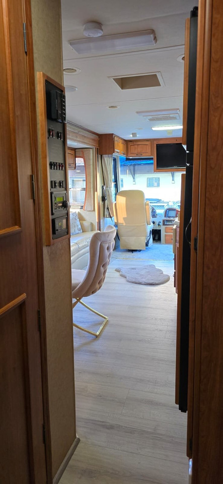 Holiday Rambler Neptune XL - Грузовик: фото 4 Holiday Rambler Neptune XL - Грузовик: фото 4