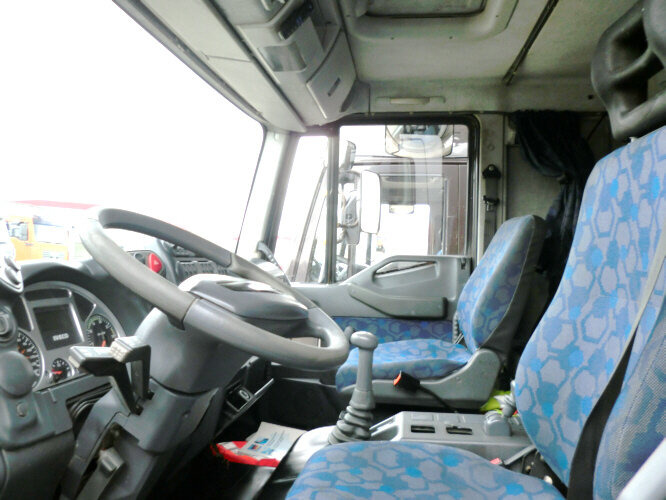 Фото интерьера 1: Грузовик с закрытым кузовом Iveco EuroCargo 75 E 17/4x2 EuroCargo 75 E 17/4x2, 6x VORHANDEN! Фото интерьера 1: Грузовик с закрытым кузовом Iveco EuroCargo 75 E 17/4x2 EuroCargo 75 E 17/4x2, 6x VORHANDEN!