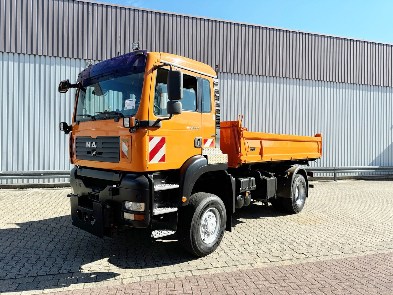 MAN TGA 18.310 4x4 BL TGA 18.310 4x4 BL, Winterdienstausstattung - Самосвал, Автоманипулятор: фото 1 MAN TGA 18.310 4x4 BL TGA 18.310 4x4 BL, Winterdienstausstattung - Самосвал, Автоманипулятор: фото 1