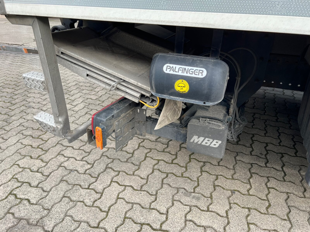 MAN TGL 12.220 4X2 BL mit Motorschaden TGL 12.220 4X2 BL mit Motorschaden, Tiefkühlkoffer, Thermoking, Rolltor, unterfaltbare MBB LBW - Рефрижератор: фото 4 MAN TGL 12.220 4X2 BL mit Motorschaden TGL 12.220 4X2 BL mit Motorschaden, Tiefkühlkoffer, Thermoking, Rolltor, unterfaltbare MBB LBW - Рефрижератор: фото 4
