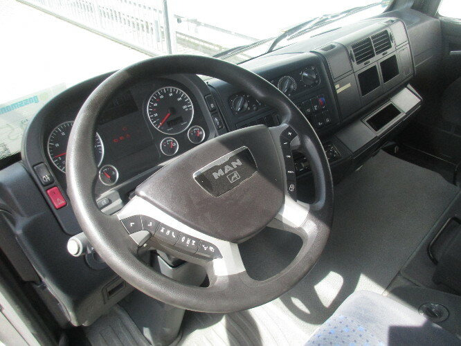 MAN TGL 12.240 BL 4x2 TGL 12.240BL 4x2, mit Kran Hiab 088 mit Funk - Автоманипулятор, Тентованный грузовик: фото 4 MAN TGL 12.240 BL 4x2 TGL 12.240BL 4x2, mit Kran Hiab 088 mit Funk - Автоманипулятор, Тентованный грузовик: фото 4