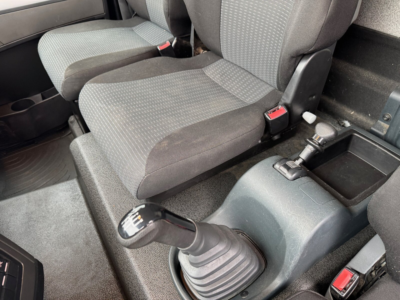 MAN TGL 8.150/180 4x2 BL TGL 8.150/180 4x2 BL, Möbelkoffer mit Rolltor - Грузовик с закрытым кузовом: фото 5 MAN TGL 8.150/180 4x2 BL TGL 8.150/180 4x2 BL, Möbelkoffer mit Rolltor - Грузовик с закрытым кузовом: фото 5