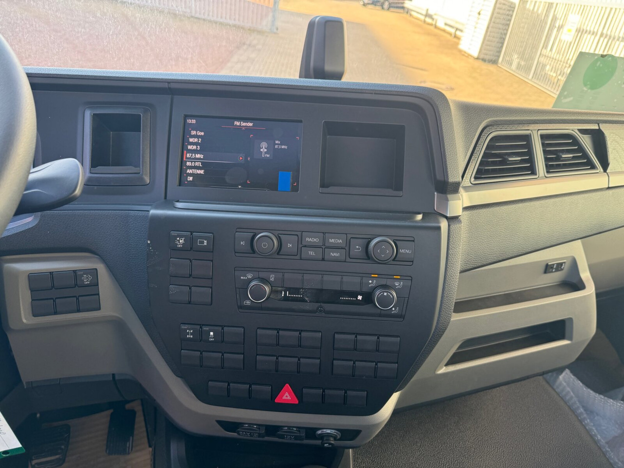 MAN TGL 8.190 4x2 BB CH TGL 8.190 4x2 BB CH, City-Abroller - Крюковой мультилифт: фото 5 MAN TGL 8.190 4x2 BB CH TGL 8.190 4x2 BB CH, City-Abroller - Крюковой мультилифт: фото 5