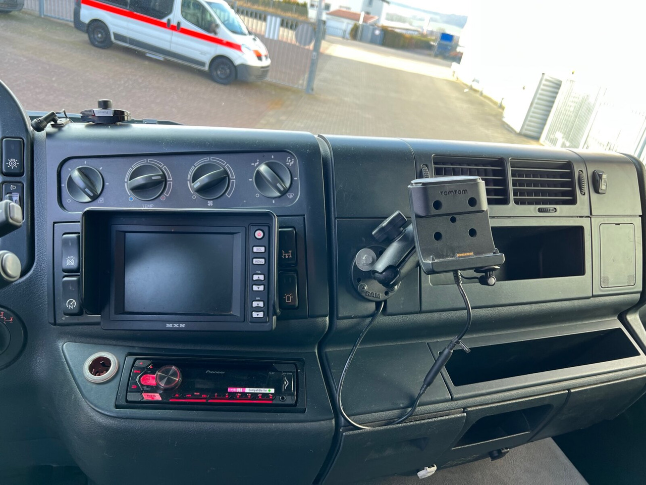 MAN TGM 13.250/340 4X4 BL TGM 13.250/340 4X4BL, Einzelbereifung, 2x VORHANDEN - Грузовик-шасси: фото 4 MAN TGM 13.250/340 4X4 BL TGM 13.250/340 4X4BL, Einzelbereifung, 2x VORHANDEN - Грузовик-шасси: фото 4