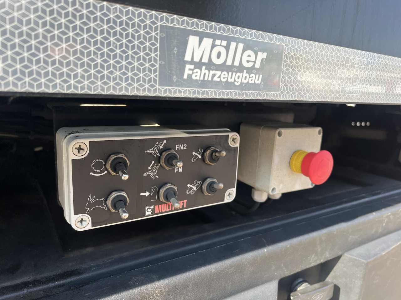 MAN TGM 18.320 4x2 BL TGM 18.320 4x2 BL, Hiab Tele-Absetzanlage, Funk - Портальный бункеровоз: фото 5 MAN TGM 18.320 4x2 BL TGM 18.320 4x2 BL, Hiab Tele-Absetzanlage, Funk - Портальный бункеровоз: фото 5