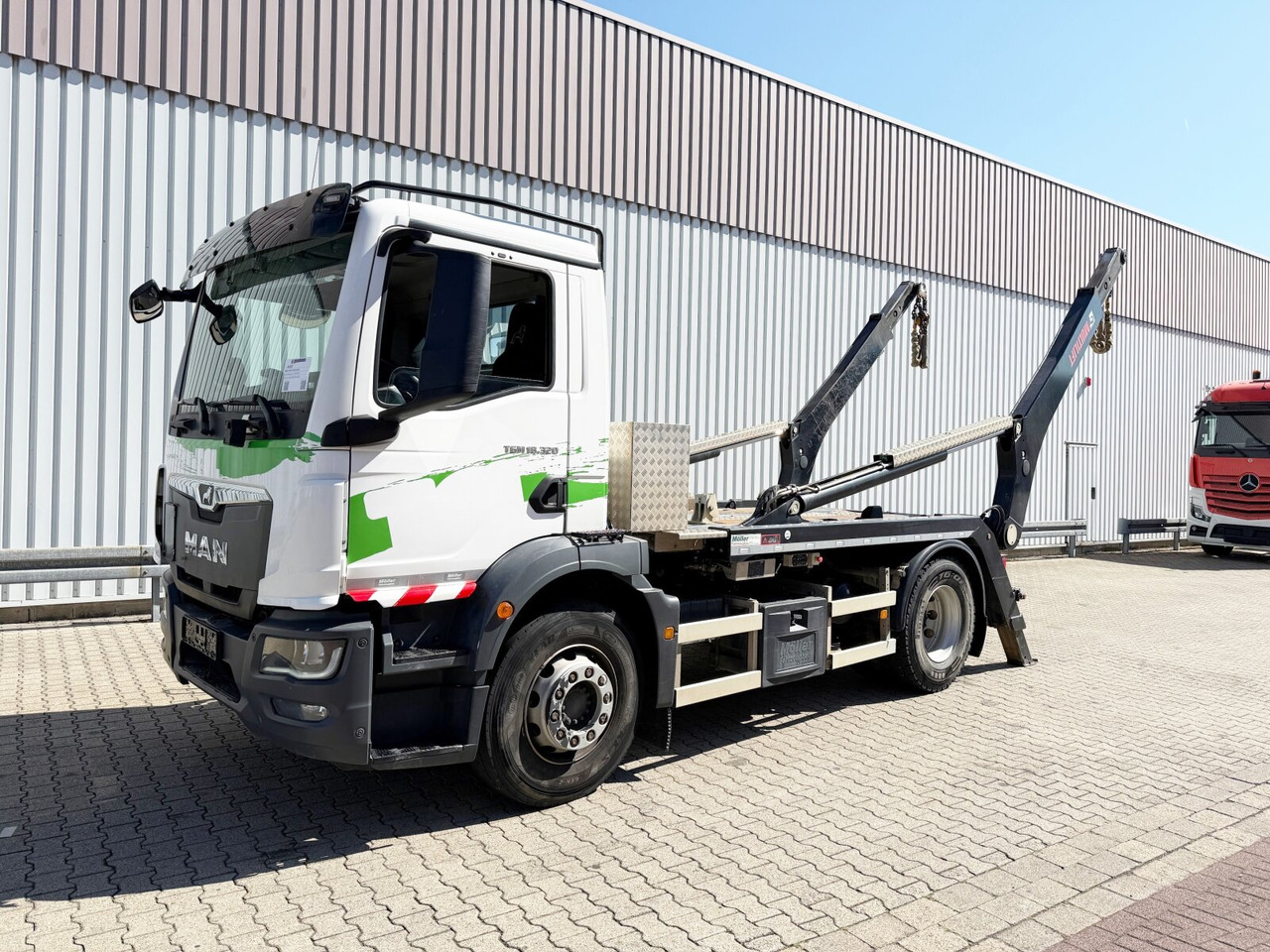 MAN TGM 18.320 4x2 BL TGM 18.320 4x2 BL, Hiab Tele-Absetzanlage, Funk - Портальный бункеровоз: фото 1 MAN TGM 18.320 4x2 BL TGM 18.320 4x2 BL, Hiab Tele-Absetzanlage, Funk - Портальный бункеровоз: фото 1