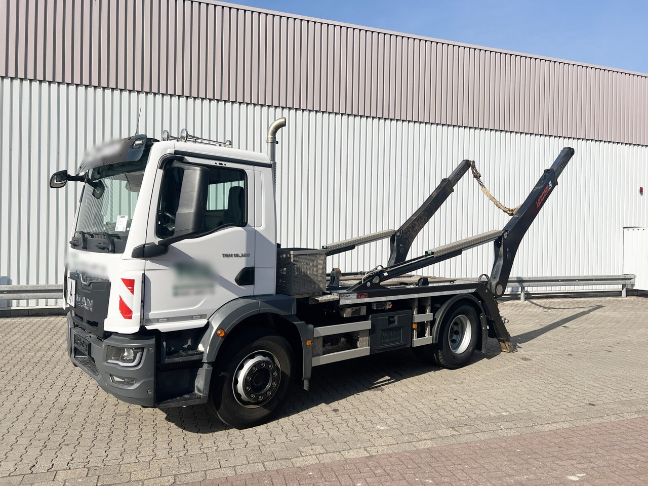 MAN TGM 18.320 4x2 BL TGM 18.320 4x2 BL, Hiab Tele-Absetzanlage, Funk - Портальный бункеровоз: фото 1 MAN TGM 18.320 4x2 BL TGM 18.320 4x2 BL, Hiab Tele-Absetzanlage, Funk - Портальный бункеровоз: фото 1