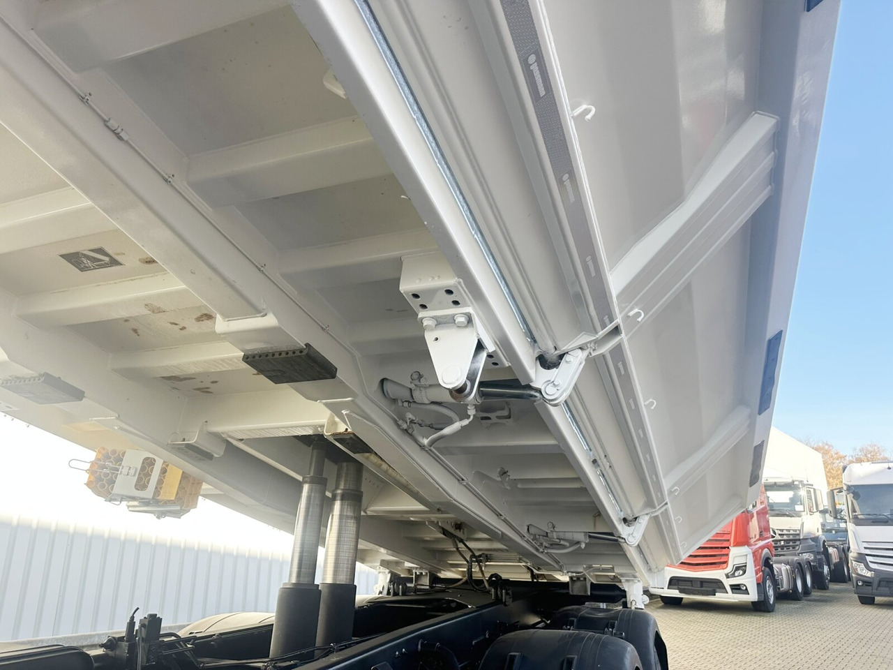 MAN TGS 35.460 8X4 BB TGS 35.460 8X4 BB, Meiller Bordmatik 13m³ - Самосвал: фото 2 MAN TGS 35.460 8X4 BB TGS 35.460 8X4 BB, Meiller Bordmatik 13m³ - Самосвал: фото 2