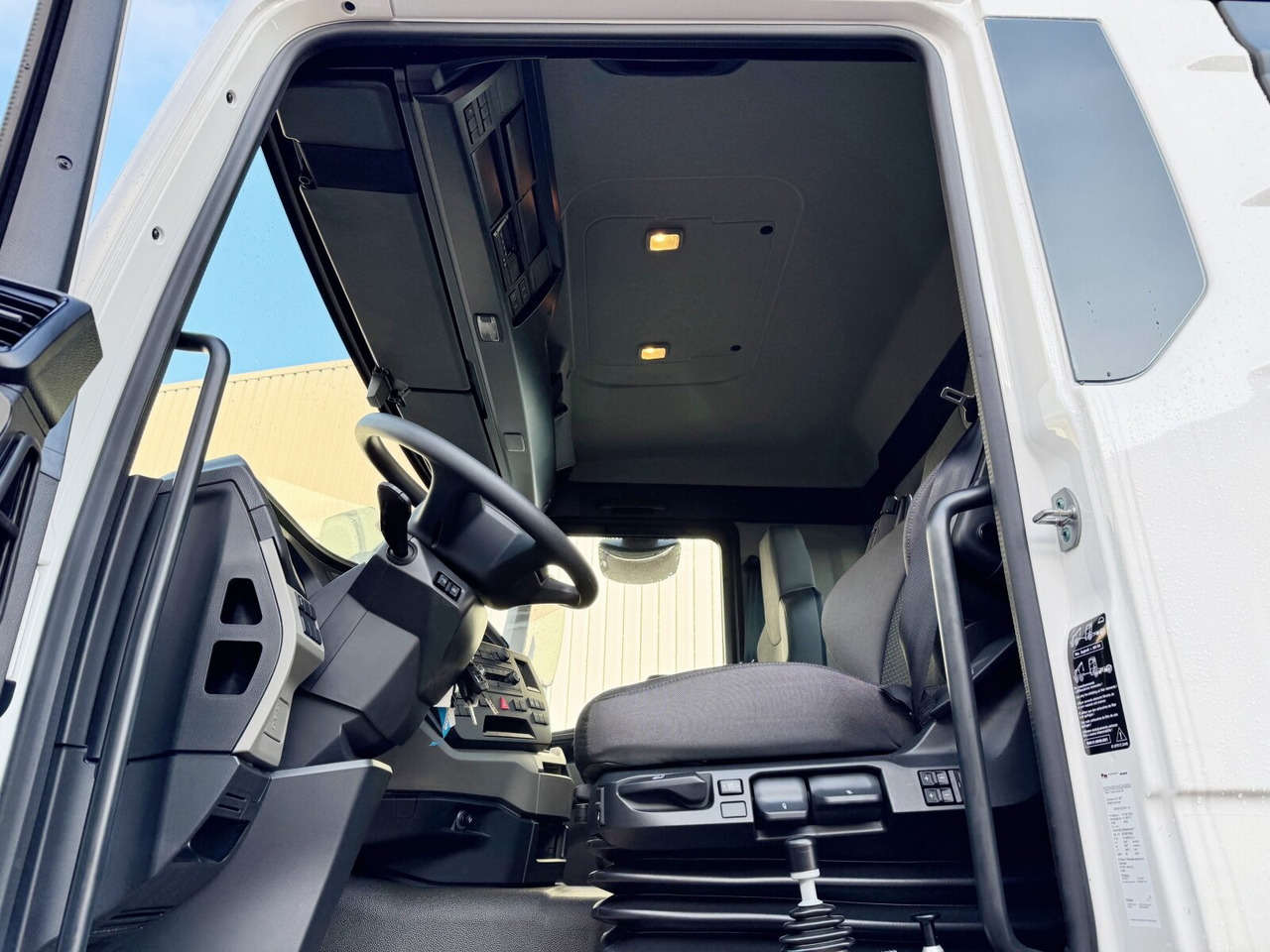 MAN TGS 41.440/480 8x4 BB TGS 41.440/480 8x4 BB, Mulde ca. 16m³ mit hydraulischer Heckklappe, mehrfach VORHANDEN - Грузовик-шасси: фото 5 MAN TGS 41.440/480 8x4 BB TGS 41.440/480 8x4 BB, Mulde ca. 16m³ mit hydraulischer Heckklappe, mehrfach VORHANDEN - Грузовик-шасси: фото 5