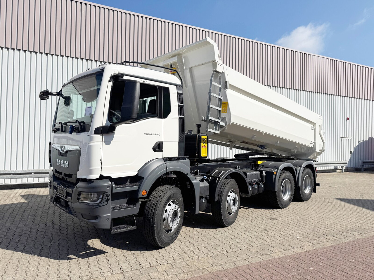 MAN TGS 41.440/480 8x4 BB TGS 41.440/480 8x4 BB, Standard Mulde ca. 18m³ - Грузовик-шасси: фото 1 MAN TGS 41.440/480 8x4 BB TGS 41.440/480 8x4 BB, Standard Mulde ca. 18m³ - Грузовик-шасси: фото 1